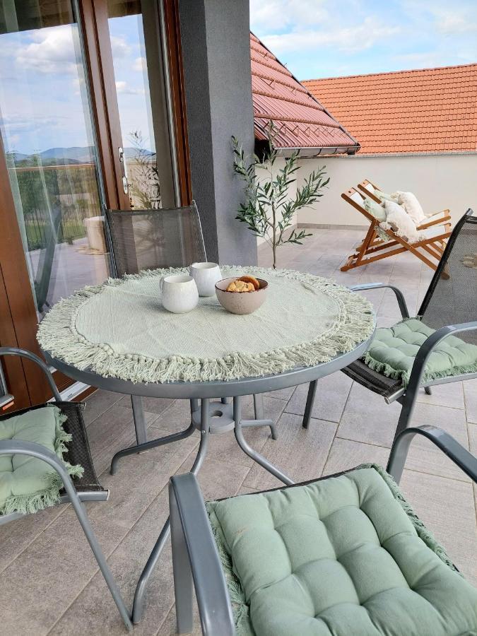 Vineyard Cottage Lan Na Hribu セミチ エクステリア 写真